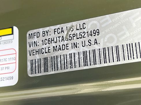 Used 2023 Jeep Gladiator Sport AWD/4WD image 29
