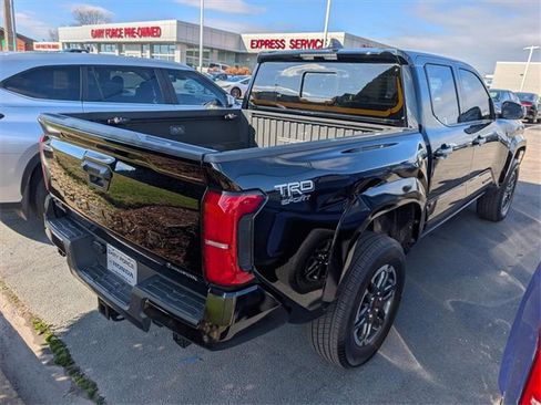 Used 2025 Toyota Tacoma TRD Sport image 2