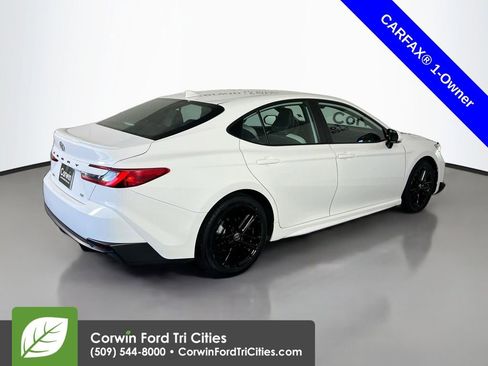 Used 2025 Toyota Camry SE image 15