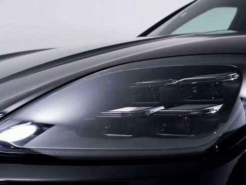 Used 2025 Porsche Cayenne image 11