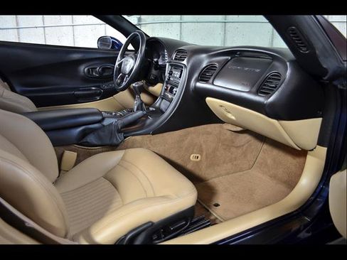 Used 1999 Chevrolet Corvette Convertible w/ Memory Pkg RWD image 19