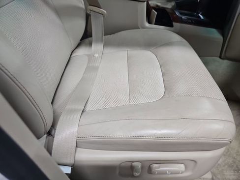 Used 2013 Toyota Land Cruiser Base image 11