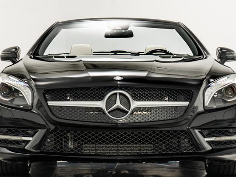 Used 2013 Mercedes-Benz SL 550 image 4