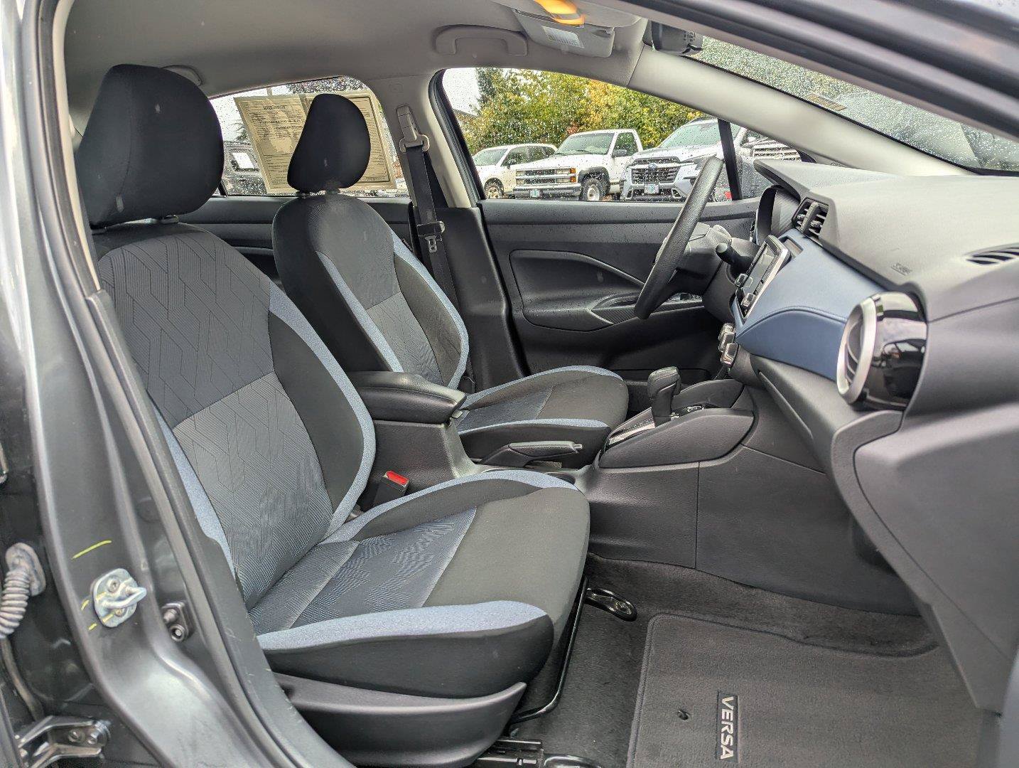 Used 2025 Nissan Versa SV FWD image 34