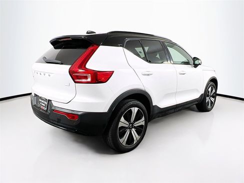 Used 2023 Volvo XC40 Recharge Core image 7
