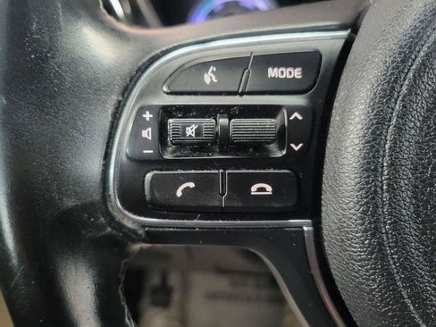 Used 2020 Kia Niro LXS image 19