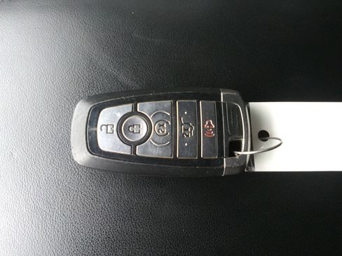 Used 2020 Ford Explorer XLT w/ Equipment Group 202A image 25