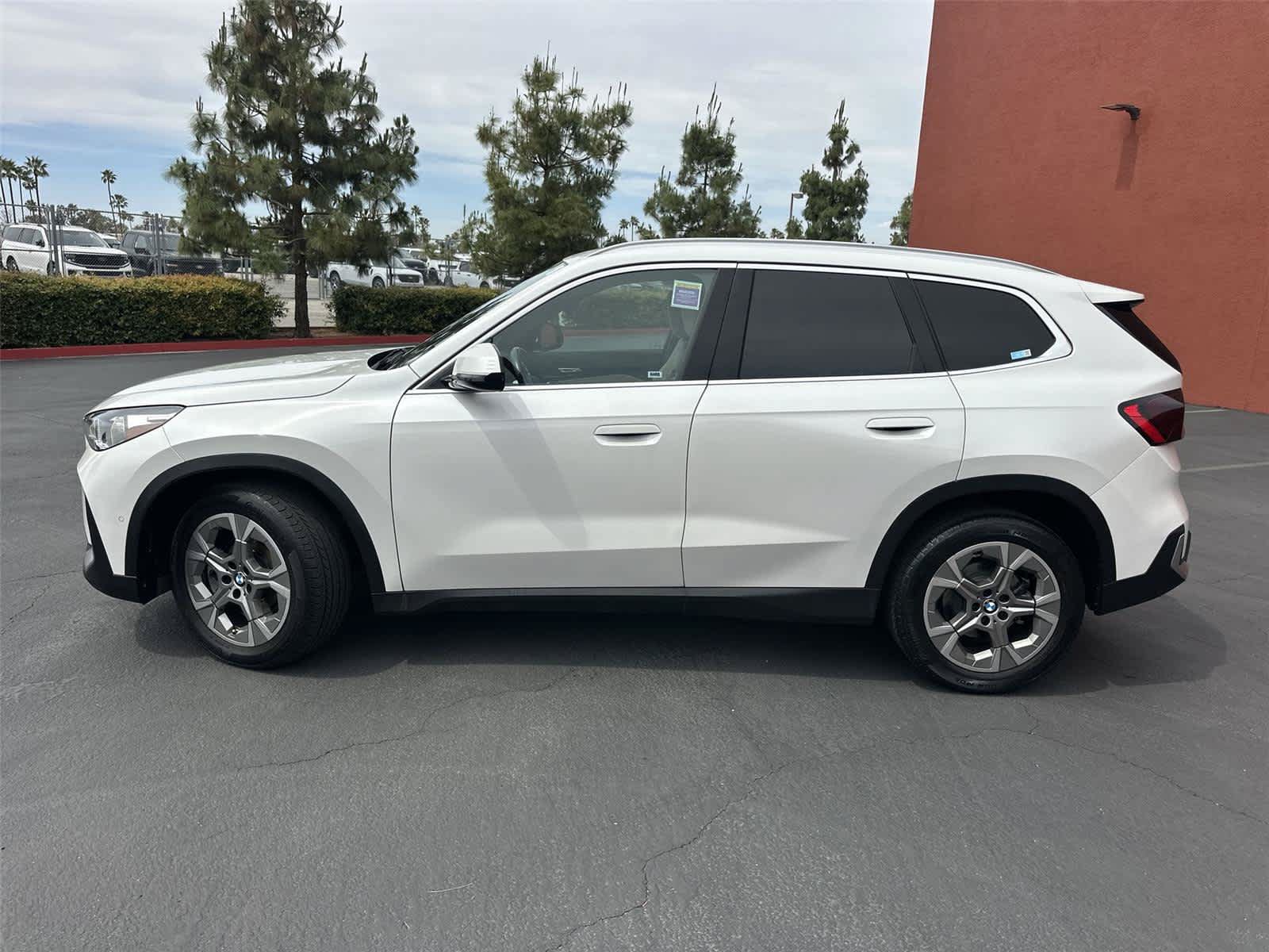 Used 2023 BMW X1 xDrive28i AWD/4WD image 3