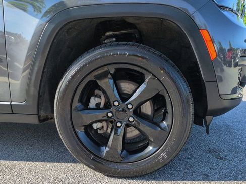 Certified 2023 Jeep Grand Cherokee L Laredo AWD/4WD image 12