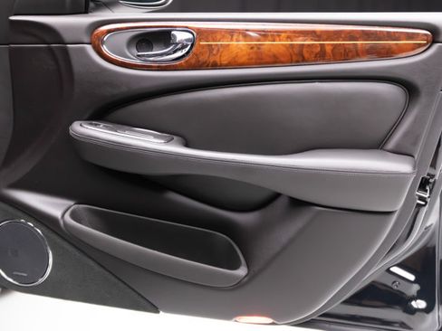 Used 2005 Jaguar XJ8 RWD image 52