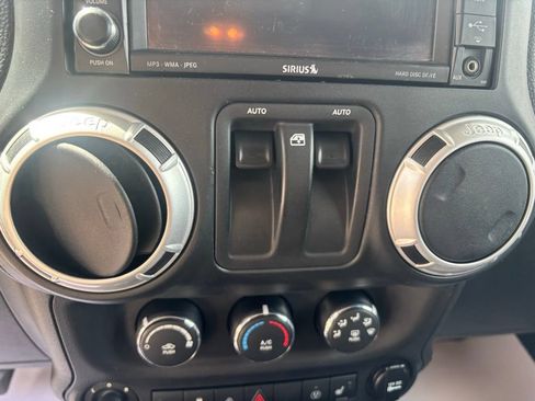 Used 2013 Jeep Wrangler Sahara w/ Connectivity Group AWD/4WD image 19