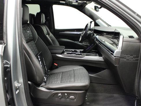 Used 2025 Cadillac Escalade V image 17