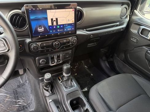 Used 2022 Jeep Wrangler Sport AWD/4WD image 16
