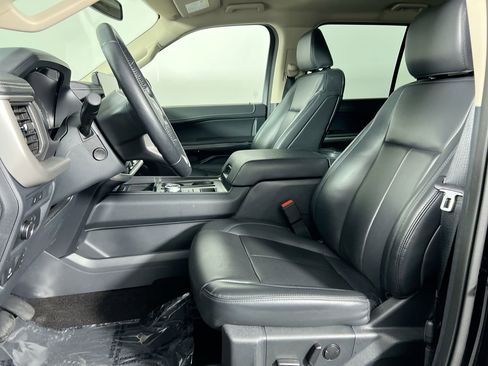 Used 2022 Ford Expedition Max XLT image 12