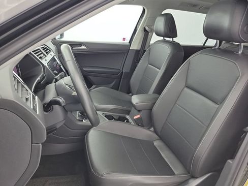 Used 2021 Volkswagen Tiguan SEL FWD image 19