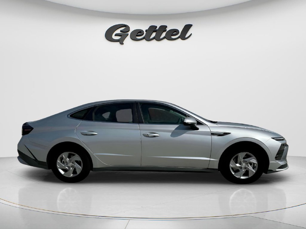 Certified 2025 Hyundai Sonata SE FWD image 9