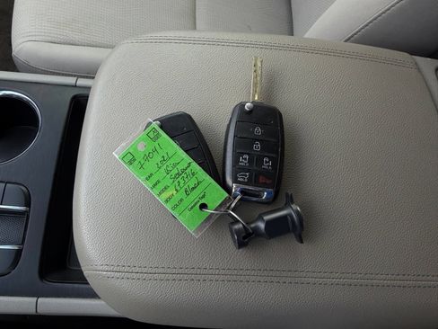Used 2021 Kia Sedona LX FWD image 30