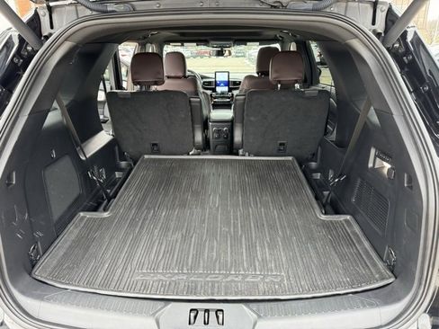 Used 2022 Ford Explorer Platinum w/ Equipment Group 601A image 9