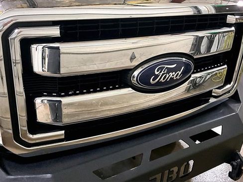 Used 2015 Ford F250 Lariat w/ Lariat Interior Package image 11