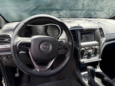 Used 2019 Jeep Grand Cherokee Laredo AWD/4WD image 6