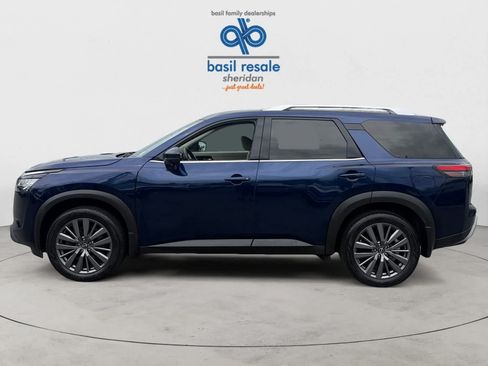 Used 2023 Nissan Pathfinder SL w/ SL Premium Package AWD/4WD image 3