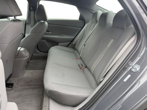 Used 2023 Hyundai Elantra SEL w/ Convenience Package image 16