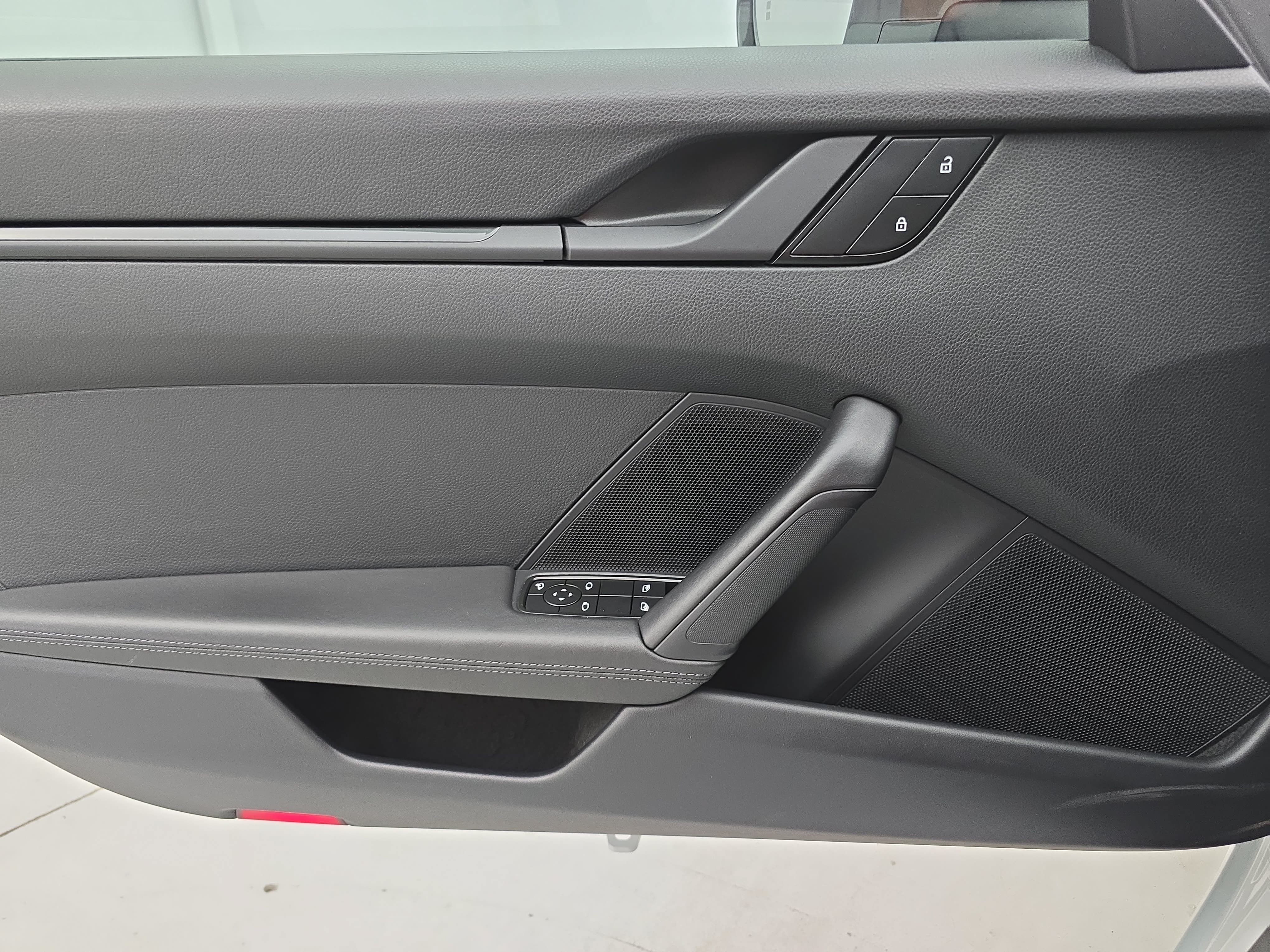 Certified 2023 Porsche 911 Carrera T RWD image 28