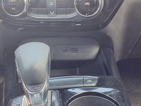 Used 2025 Chevrolet Trax LT image 12