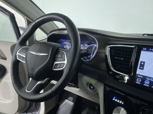 Used 2019 Chrysler Pacifica Touring-L Plus w/ Advanced Safetytec Group image 29