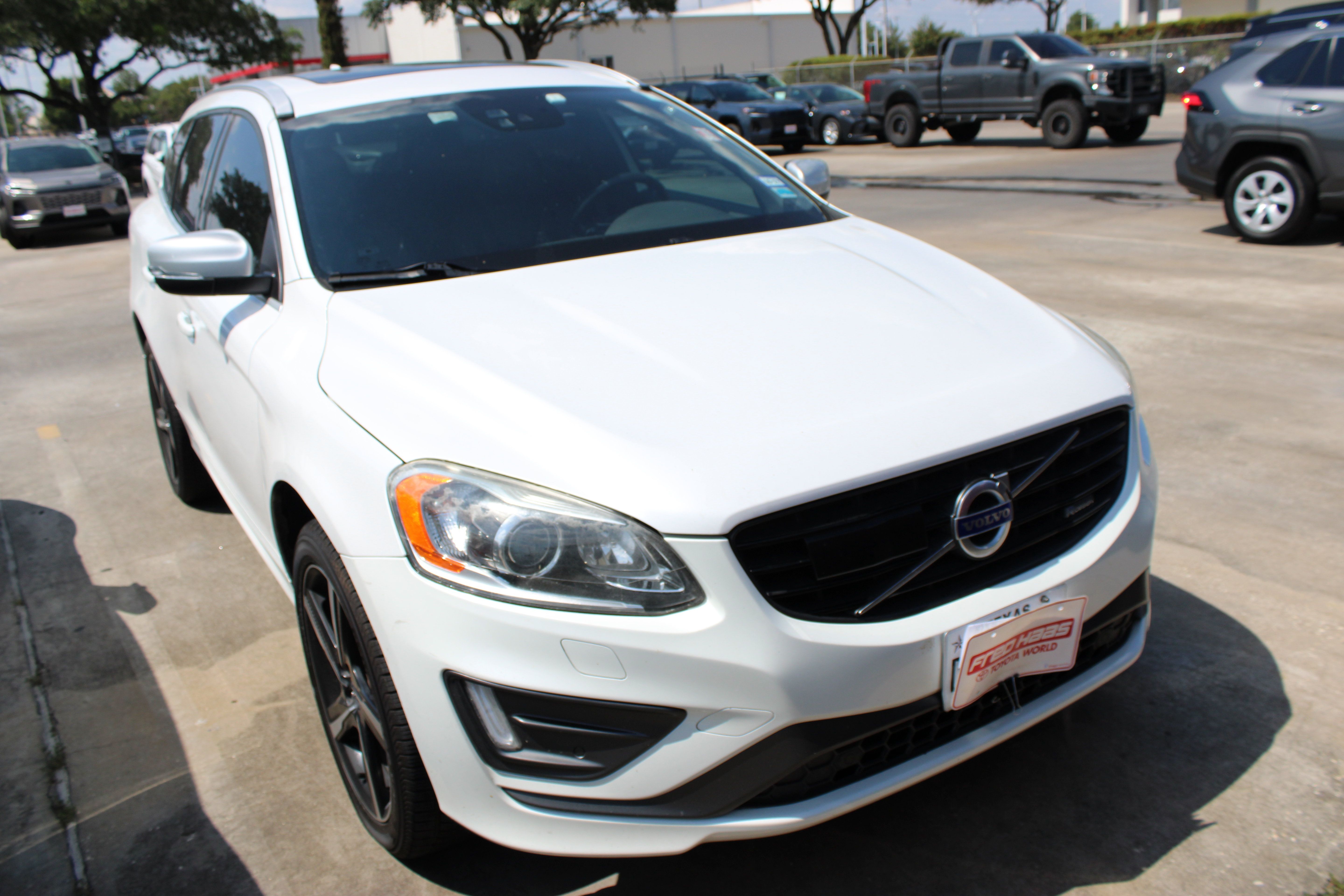 Used 2015 Volvo XC60 T6 R-Design Platinum AWD/4WD image 2