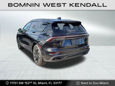 Used 2024 Lincoln Nautilus Reserve w/ Equipment Group 202A image 4