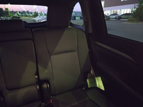 Used 2019 Toyota Highlander LE FWD image 14