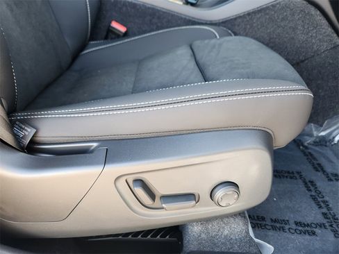 New 2026 Volvo XC40 B5 Ultra w/ Climate Package image 19