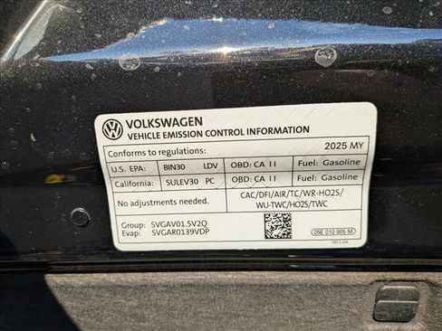 Used 2025 Volkswagen Jetta SE image 24