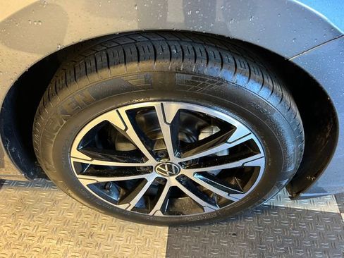 Used 2025 Volkswagen Jetta Sport FWD image 9