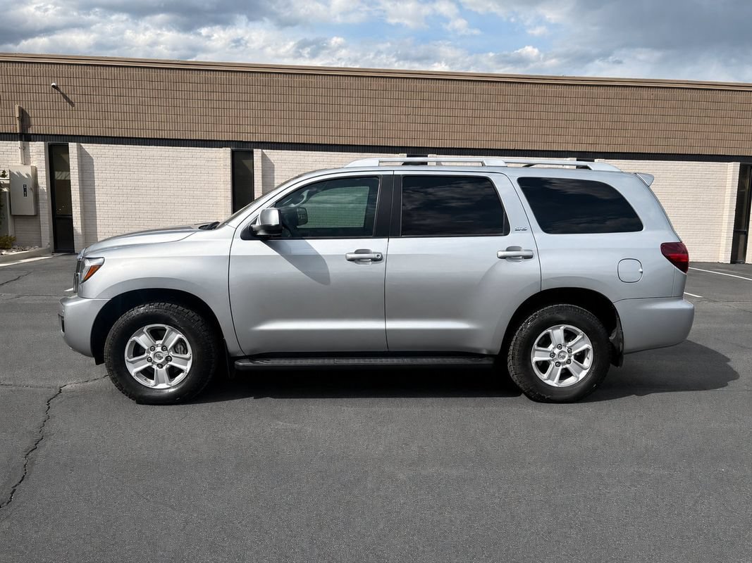 Used 2020 Toyota Sequoia SR5 AWD/4WD image 2