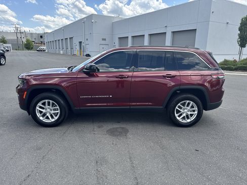 Certified 2024 Jeep Grand Cherokee Laredo X w/ Trailer Tow Package AWD/4WD image 7