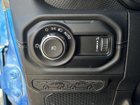 Used 2024 Jeep Wrangler Unlimited Rubicon image 19