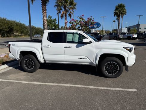 Used 2025 Toyota Tacoma TRD Sport AWD/4WD image 2