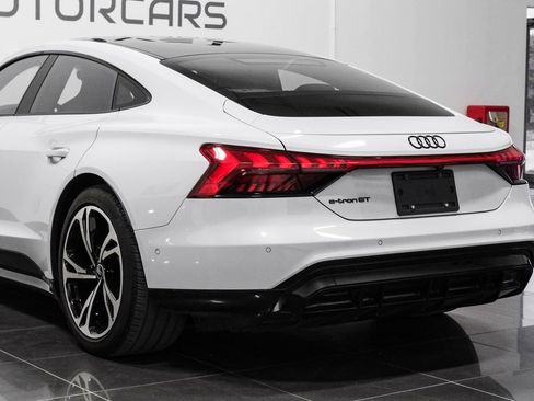 Used 2024 Audi e-tron GT Prestige image 16