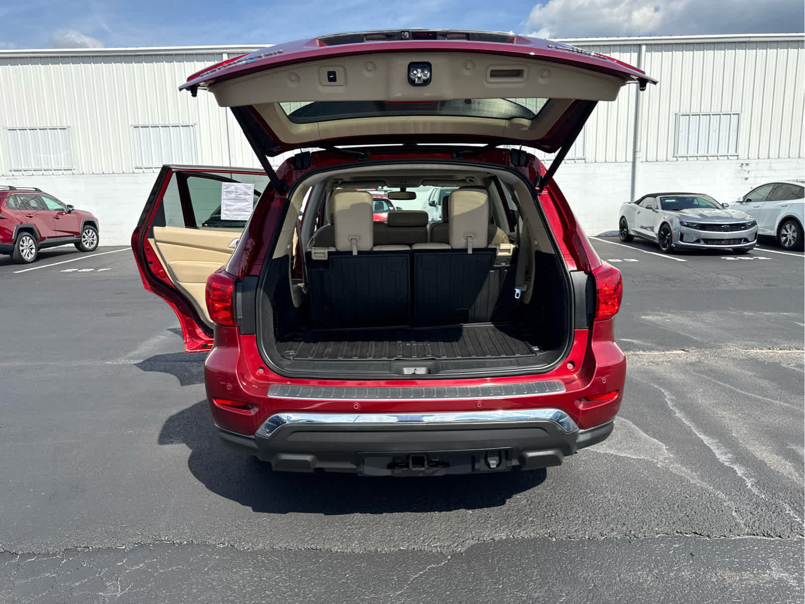 Used 2019 Nissan Pathfinder Platinum AWD/4WD image 36