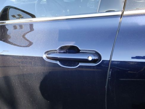 Used 2020 Toyota Highlander XLE image 19