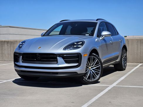Certified 2026 Porsche Macan AWD/4WD image 1