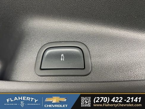 Used 2025 Chevrolet Traverse RS image 24