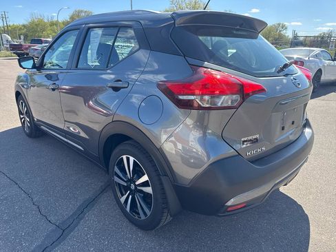 Used 2019 Nissan Kicks SR w/ SR Premium Package FWD image 9