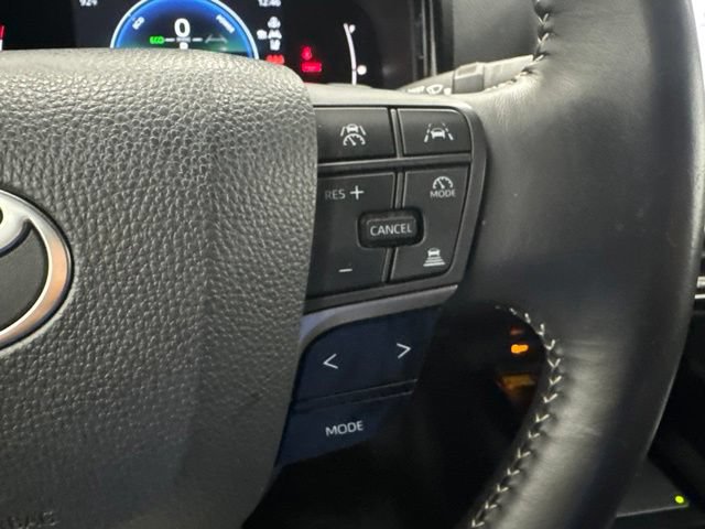 Used 2025 Toyota Camry SE FWD image 13