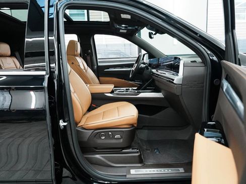 Used 2025 Cadillac Escalade Premium Luxury w/ LPO, Floor Liner Package AWD/4WD image 38