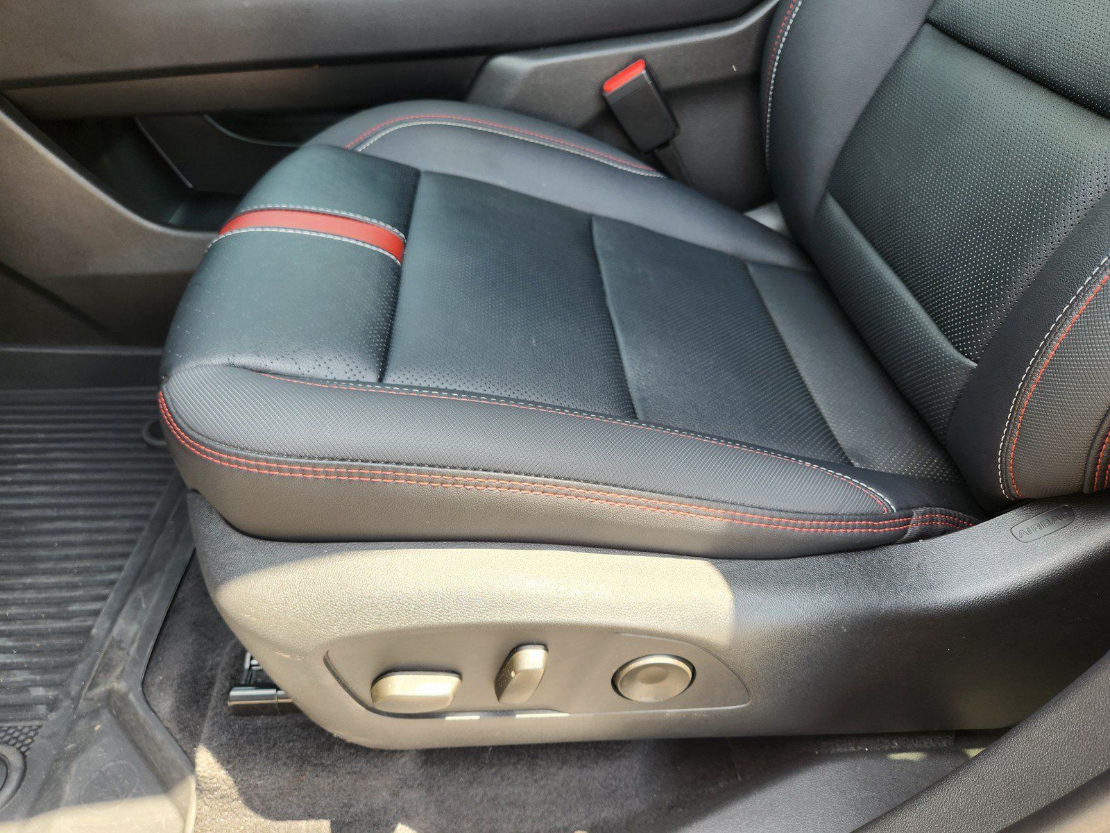 Used 2026 Chevrolet Traverse RS w/ LPO, Floor Liner Package FWD image 23