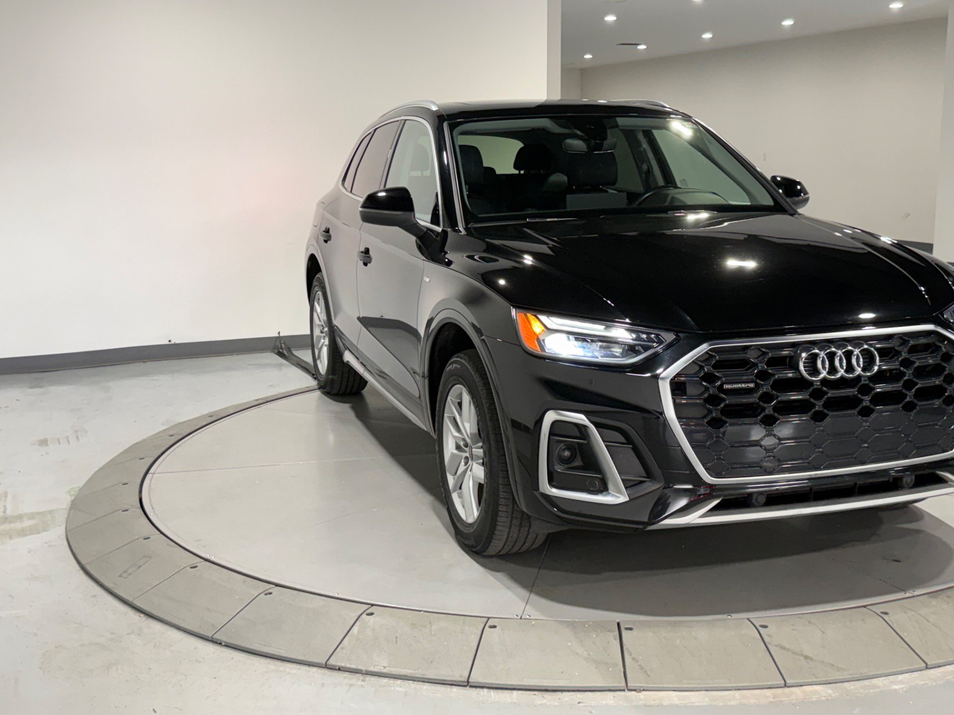 Used 2023 Audi Q5 2.0T Premium w/ Convenience Package AWD/4WD image 7
