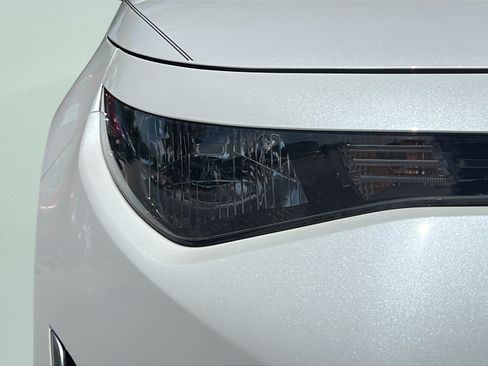 Certified 2025 Kia Soul LX w/ LX Technology Package FWD image 9
